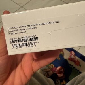 Apple AirPods Pro 3 Packaging - White